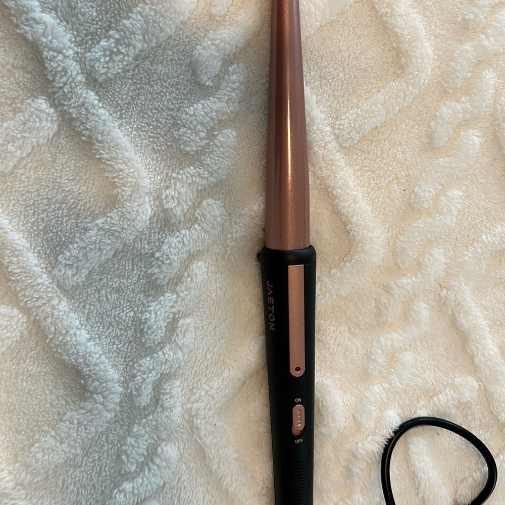 Jaepon Curling Wand in Black and Rose Gold